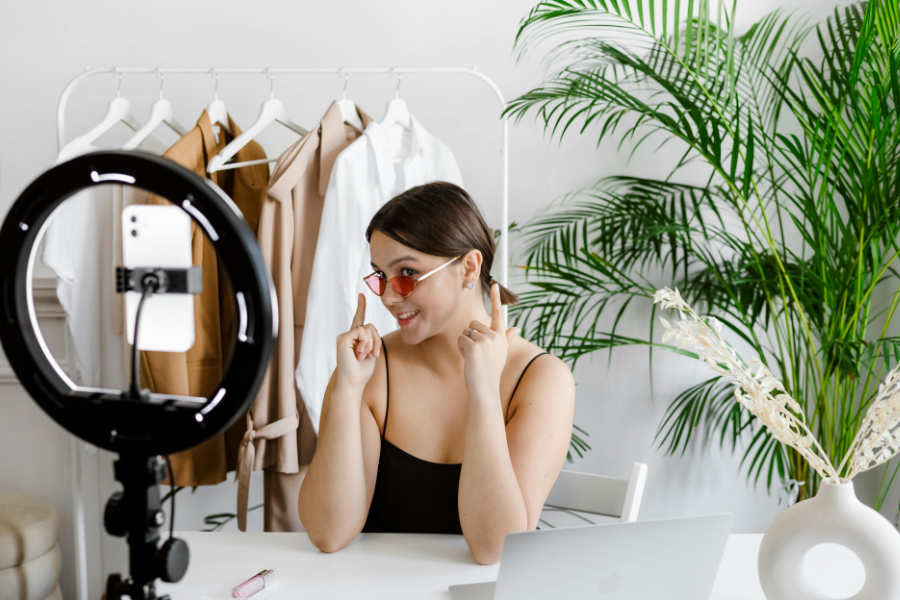 influencer marketing - pexels